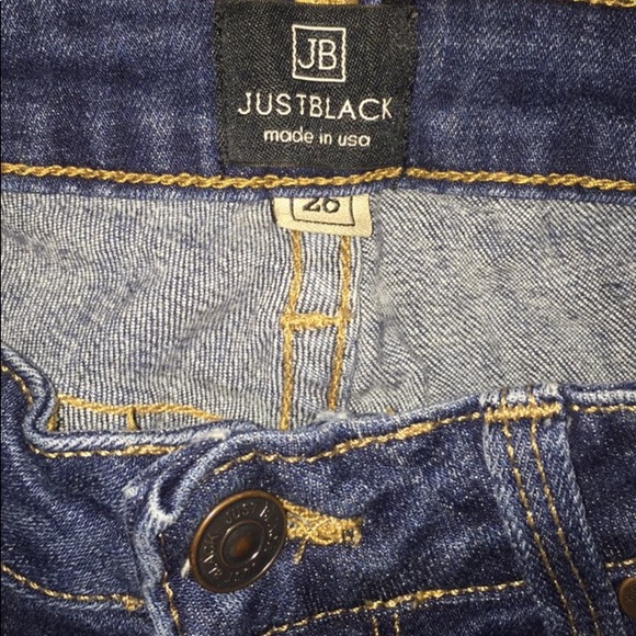 Distressed denim - Picture 3 of 6